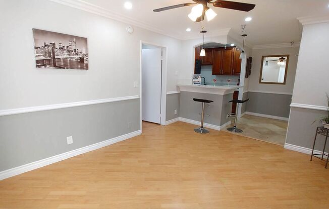 2 beds, 2 baths, 910 sqft, $2,850, Unit 512