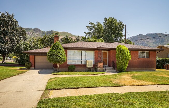 Spacious 3 Bedroom home in Ogden! - Available on July NOW!