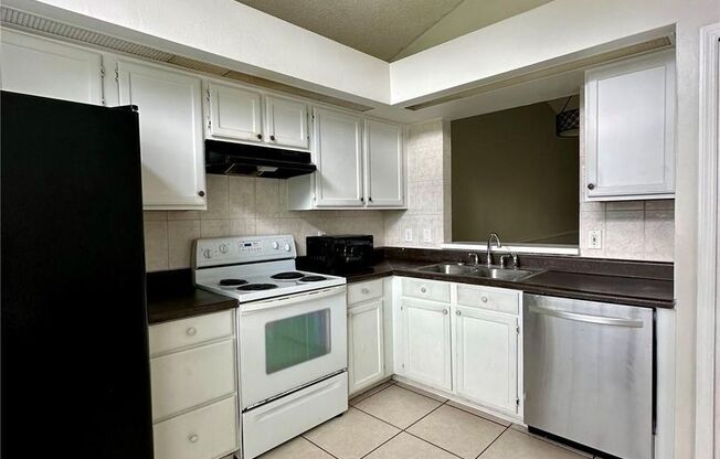 A Charming 2-Bedroom Villa Close to Orlando International Airport.