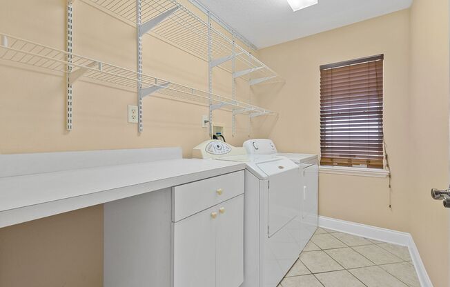 ERROL ESTATES - GOLFSIDE VILLAGE  • 3 BR • 2 ba • 1,500 ft²