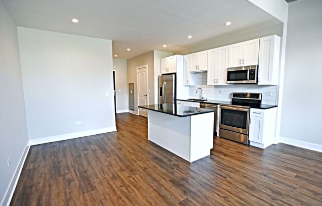 1 bed, 1 bath, 673 sqft, $3,050, Unit 3833-415