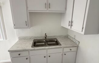 2109 2209 W MYRTLE ST