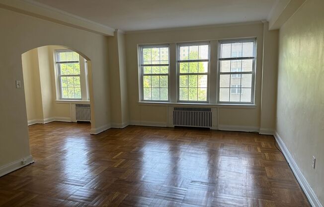 1 bed, 1 bath, 768 sqft, $1,400, Unit Royal York 704