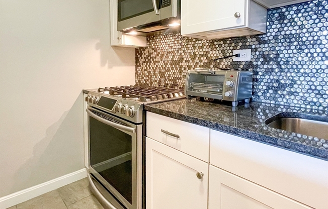 1 bed, 1 bath, 879 sqft, $3,750, Unit 11J