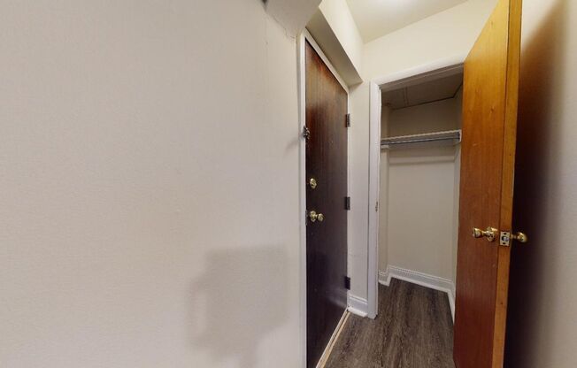 Studio, 1 bath, 295 sqft, $920, Unit B10