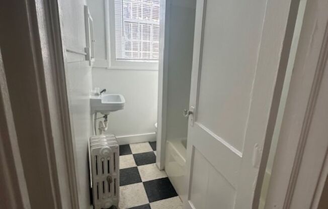 1 bed, 1 bath, 750 sqft, $1,299, Unit 215-3