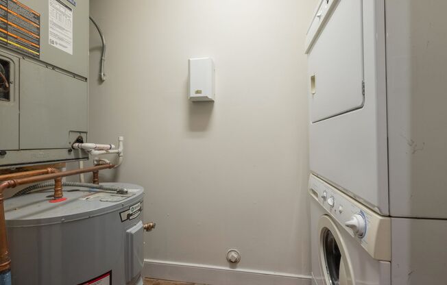 2 beds, 2 baths, 945 sqft, $1,295, Unit 301