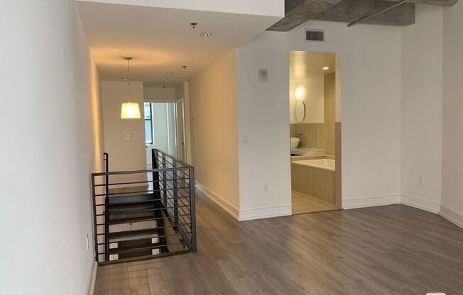 1 bed, 1.5 baths, 1,290 sqft, $4,064, Unit 917