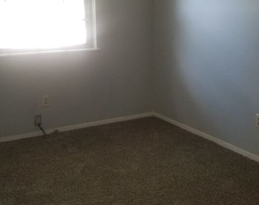 3 beds, 1 bath, $1,300