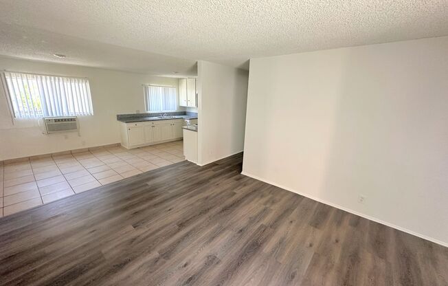 2bd/1ba in North Hills with parking!