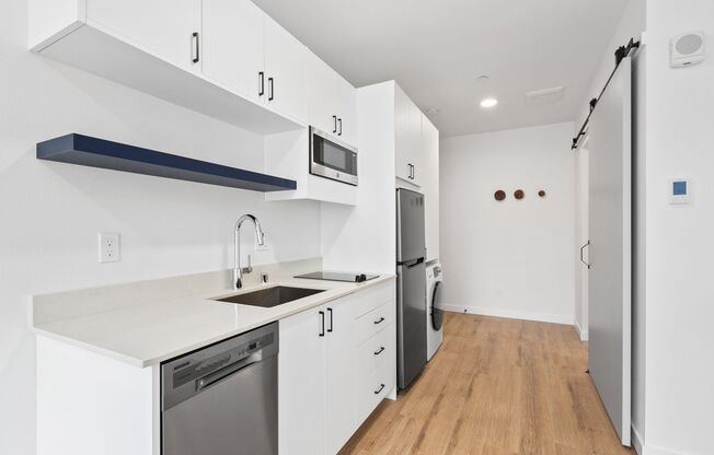 Studio, 1 bath, 240 sqft, $1,350, Unit 504