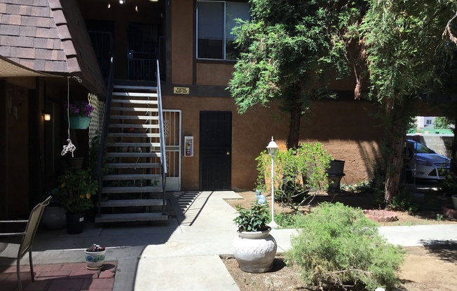 563 W. Alamos Avenue Clovis