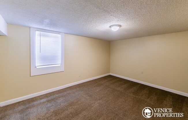 3 beds, 1 bath, $1,350, Unit 171 E 12th 5