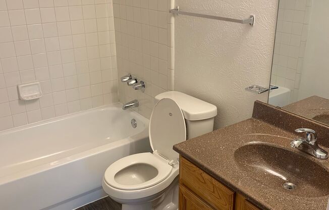 2 beds, 1.5 baths, $1,150, Unit 2053