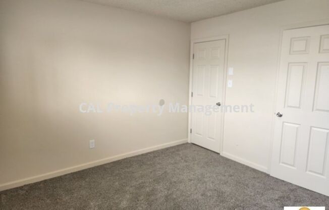 2 beds, 1 bath, 736 sqft, $1,595, Unit B