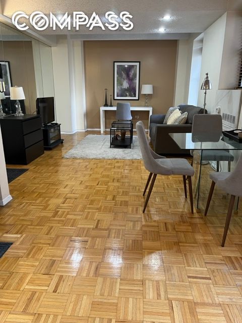 1 bed, 1 bath, 650 sqft, $3,500, Unit 1909