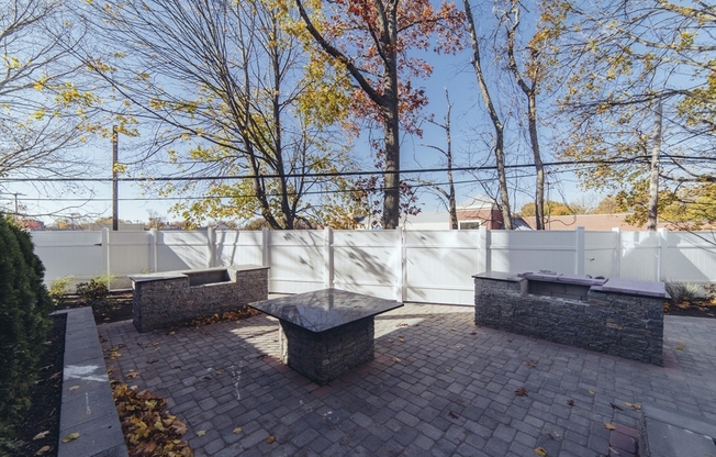 3 beds, 2.5 baths, 1,608 sqft, $4,000, Unit 12