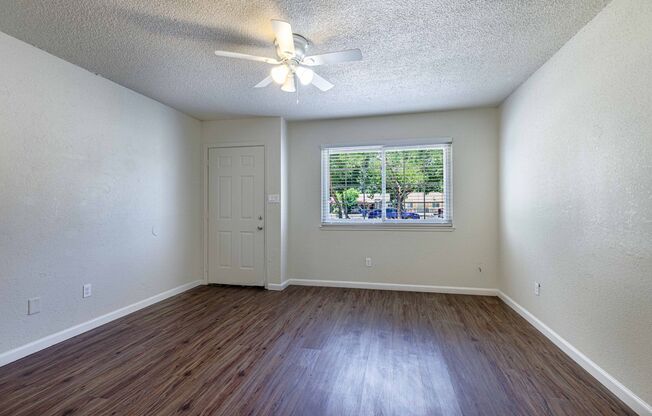 2 beds, 1 bath, 700 sqft, $1,700, Unit 1