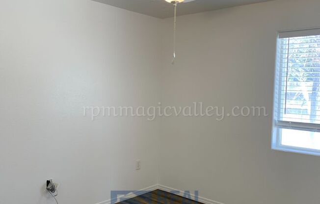 2 beds, 1 bath, 576 sqft, $1,200, Unit 226 Carney St.