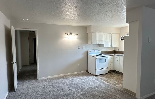 2 beds, 1 bath, 800 sqft, $1,295