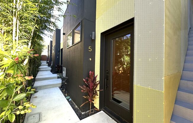 2664 L St - El Doumas