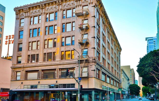 The Blackstone on 9th and Broadway
