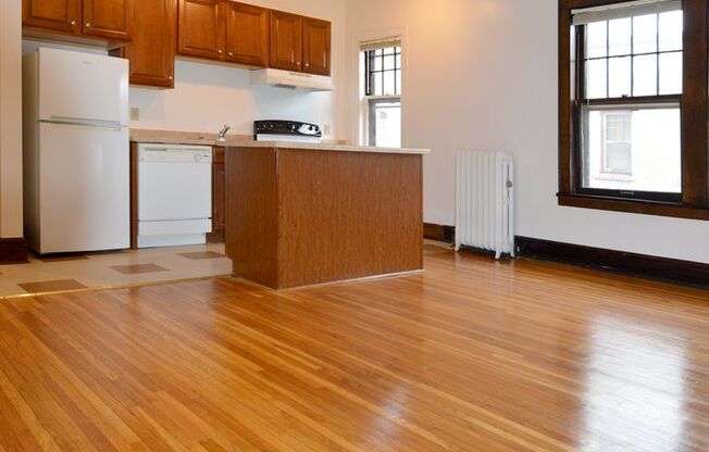 1 bed, 1 bath, 420 sqft, $955, Unit 7 - 34