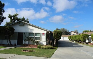 Quiet 1 Bedroom- 1 bath Apartment in Buena Park!