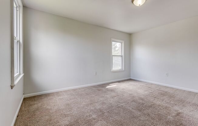 4 beds, 1.5 baths, $1,599, Unit Top
