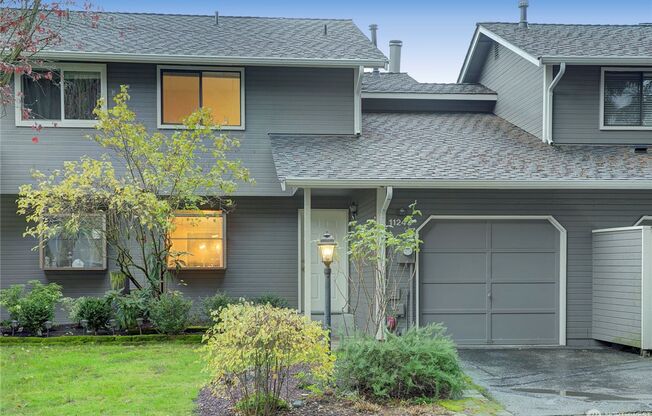2Bd/1.5Ba Kirkland Townhouse
