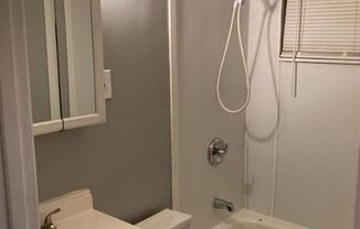 3 beds, 1 bath, $900