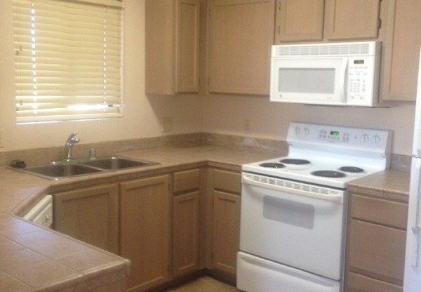 2 beds, 2 baths, $1,200, Unit Unit 704