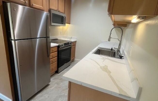 2 beds, 1.5 baths, 1,004 sqft, $2,640, Unit 142