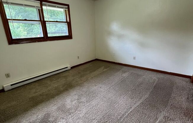 2 beds, 1 bath, 903 sqft, $1,140, Unit P-1