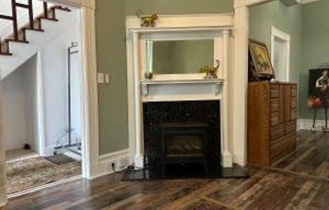 Updated Classic Victorian 3bd 2ba Close To Downtown