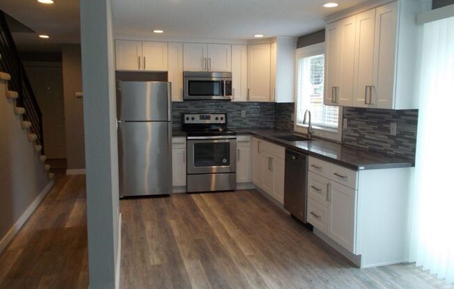 3 beds, 1.5 baths, 1,170 sqft, $2,095, Unit C