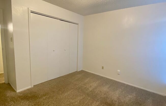 2 beds, 2 baths, 902 sqft, $1,070, Unit 207