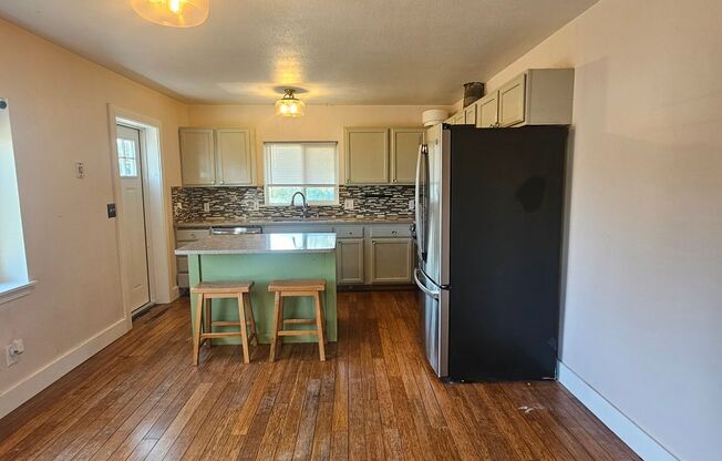 Comfortable 3-Bedroom, 2-Bath Lower Unit with Partially Fenced Yard in West Bremerton