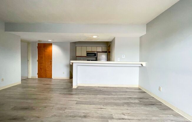 2 beds, 1 bath, 1,050 sqft, $900, Unit 6