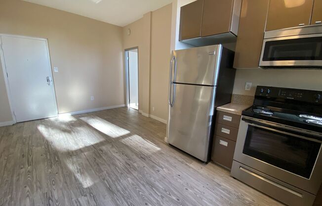 2 beds, 1 bath, 720 sqft, $2,195, Unit 164