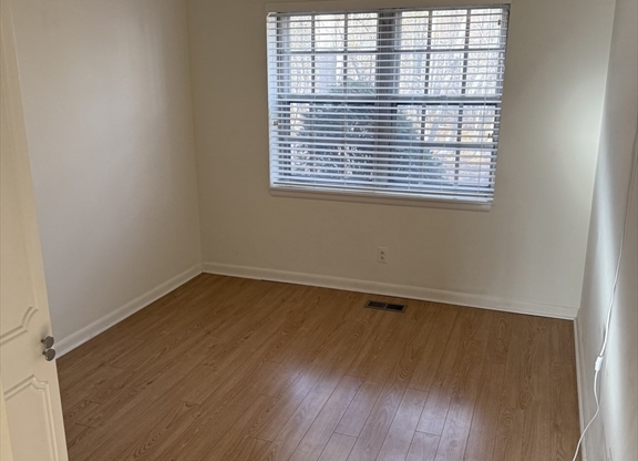 2 beds, 1 bath, 825 sqft, $2,500, Unit 2