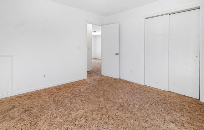 2 beds, 1 bath, $750, Unit 4