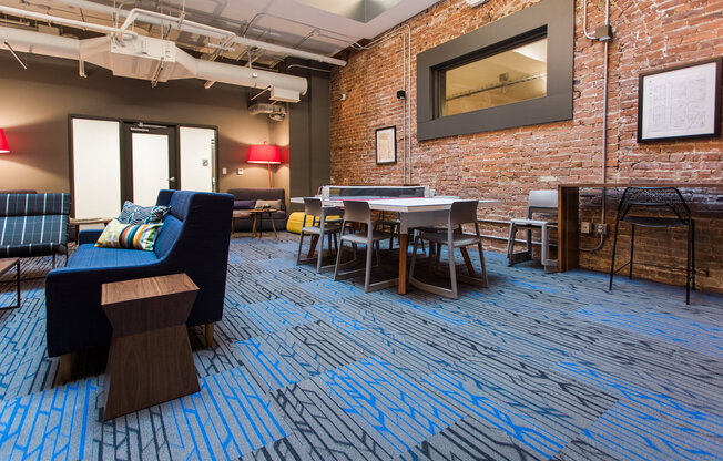 Studio, 1 bath, 289 sqft, $899, Unit 202