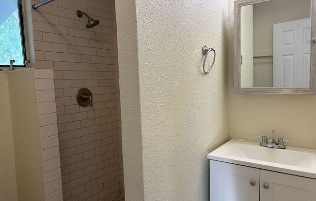 2 beds, 1 bath, $1,150