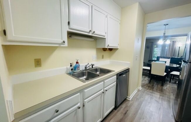 2 beds, 2.5 baths, $1,595