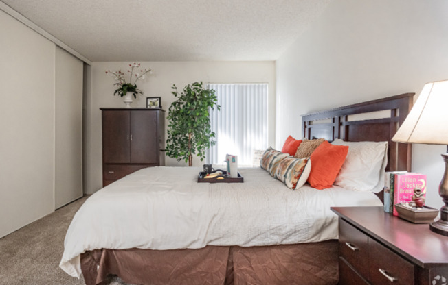 2 beds, 1 bath, 876 sqft, $2,595, Unit F112