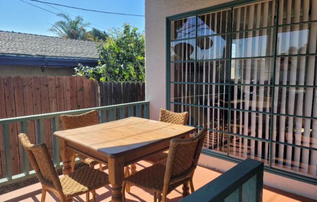 811 1/2 HIGHLAND AVE