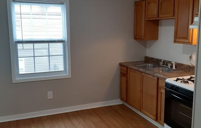 2 beds, 1 bath, 700 sqft, $850, Unit 5D