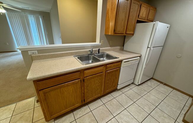 2 beds, 2 baths, $895