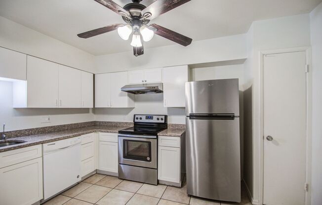 Charming 3 bedroom Townhome near MCC & Medical Center!